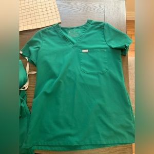 FIGS Hunter Green Catarina one pocket scrub top Size XS Only worn twice